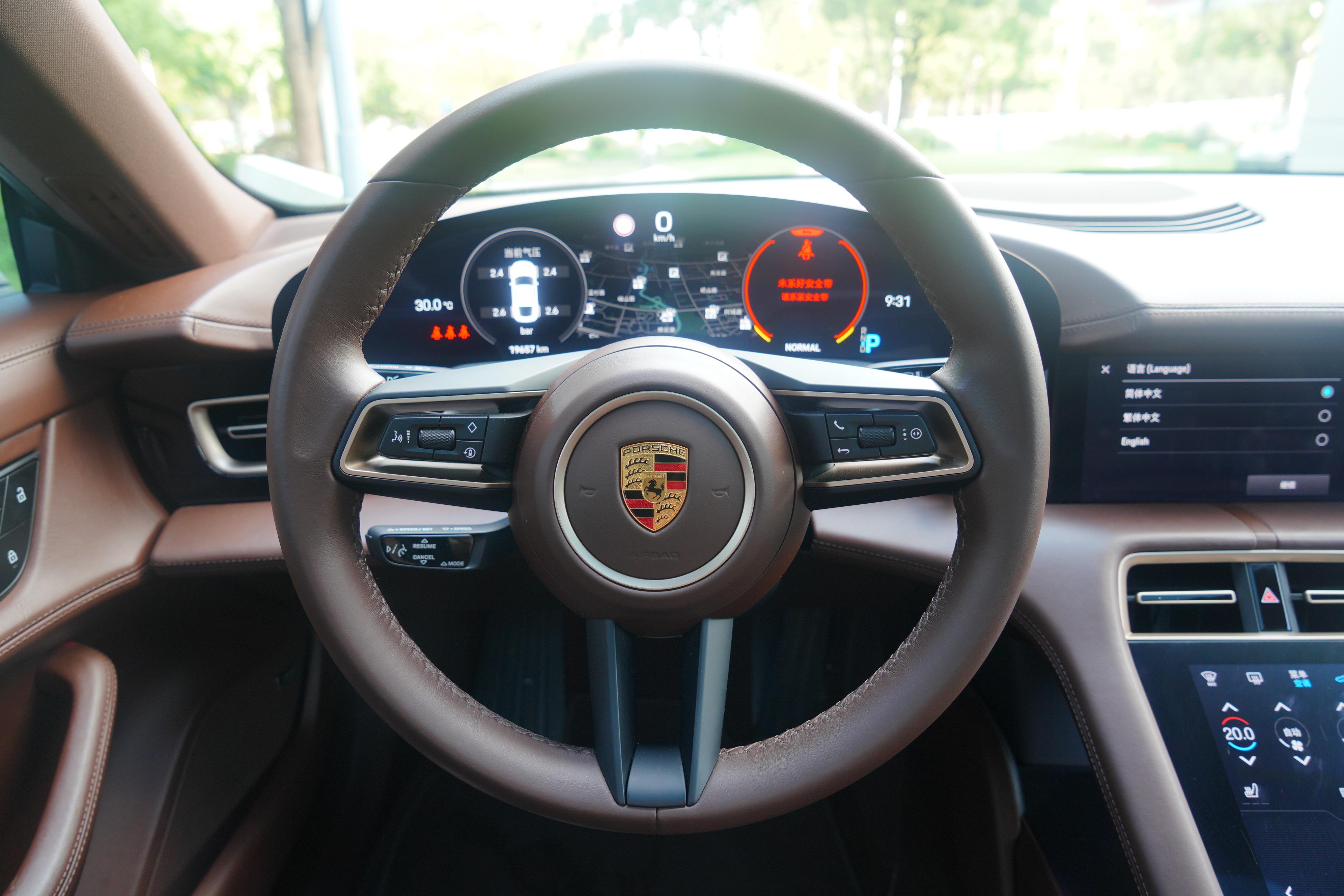 Porsche Taycan 2022 thumb 11