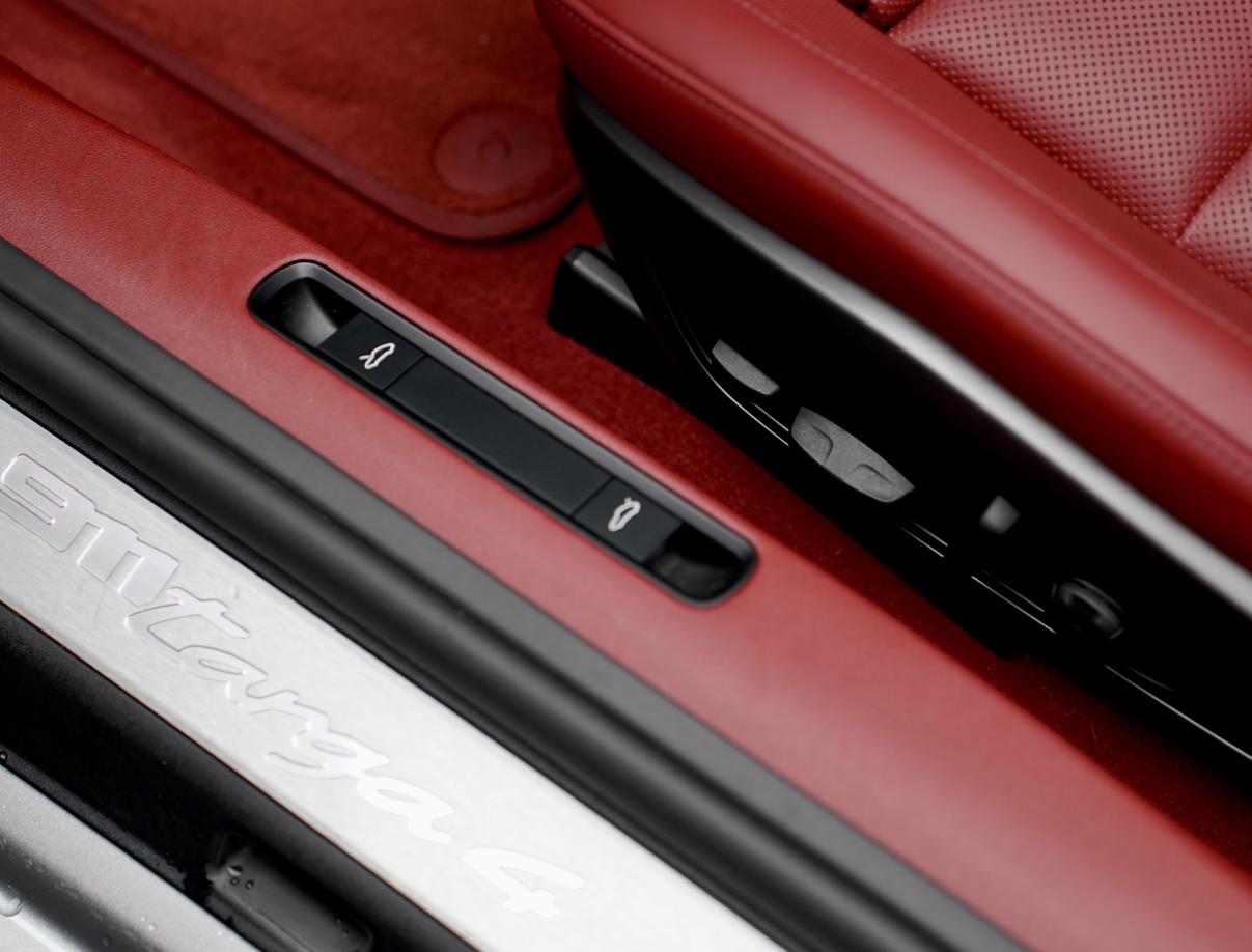 Porsche 911 2022 thumb 5