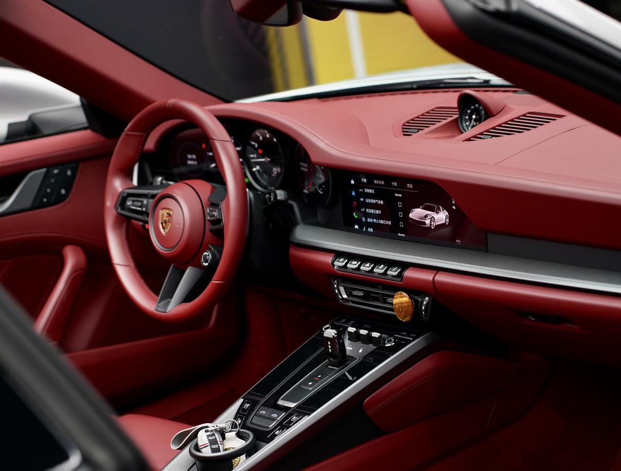 Porsche 911 2022 thumb 9