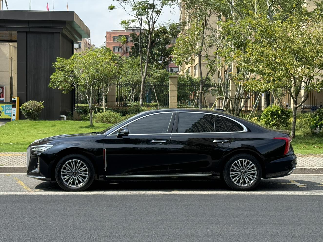 Hongqi H5 2025 thumb 2
