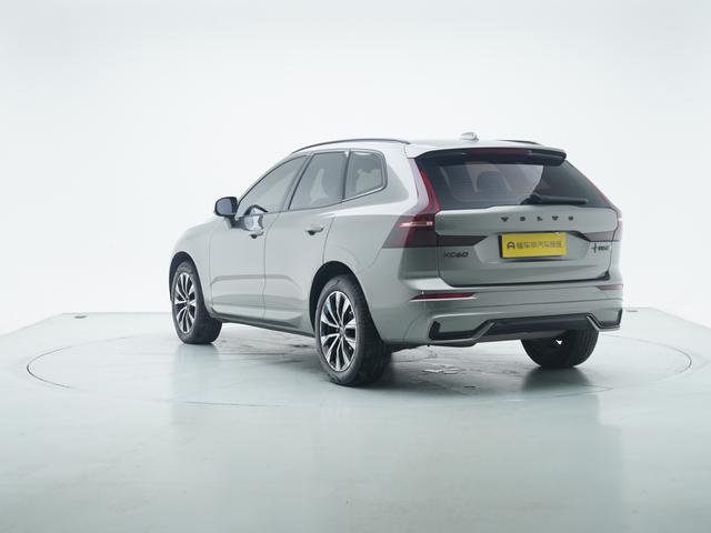 Volvo XC60 2023 thumb 3