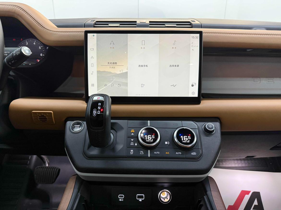 Land Rover Defender 2024 thumb 5