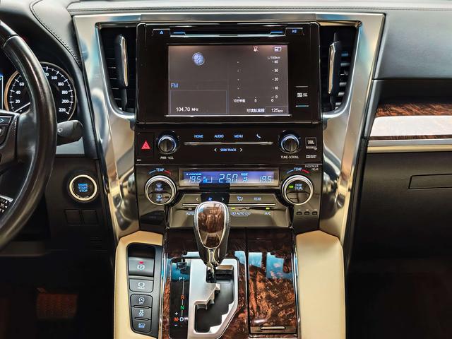 Toyota Alphard 2018 thumb 7