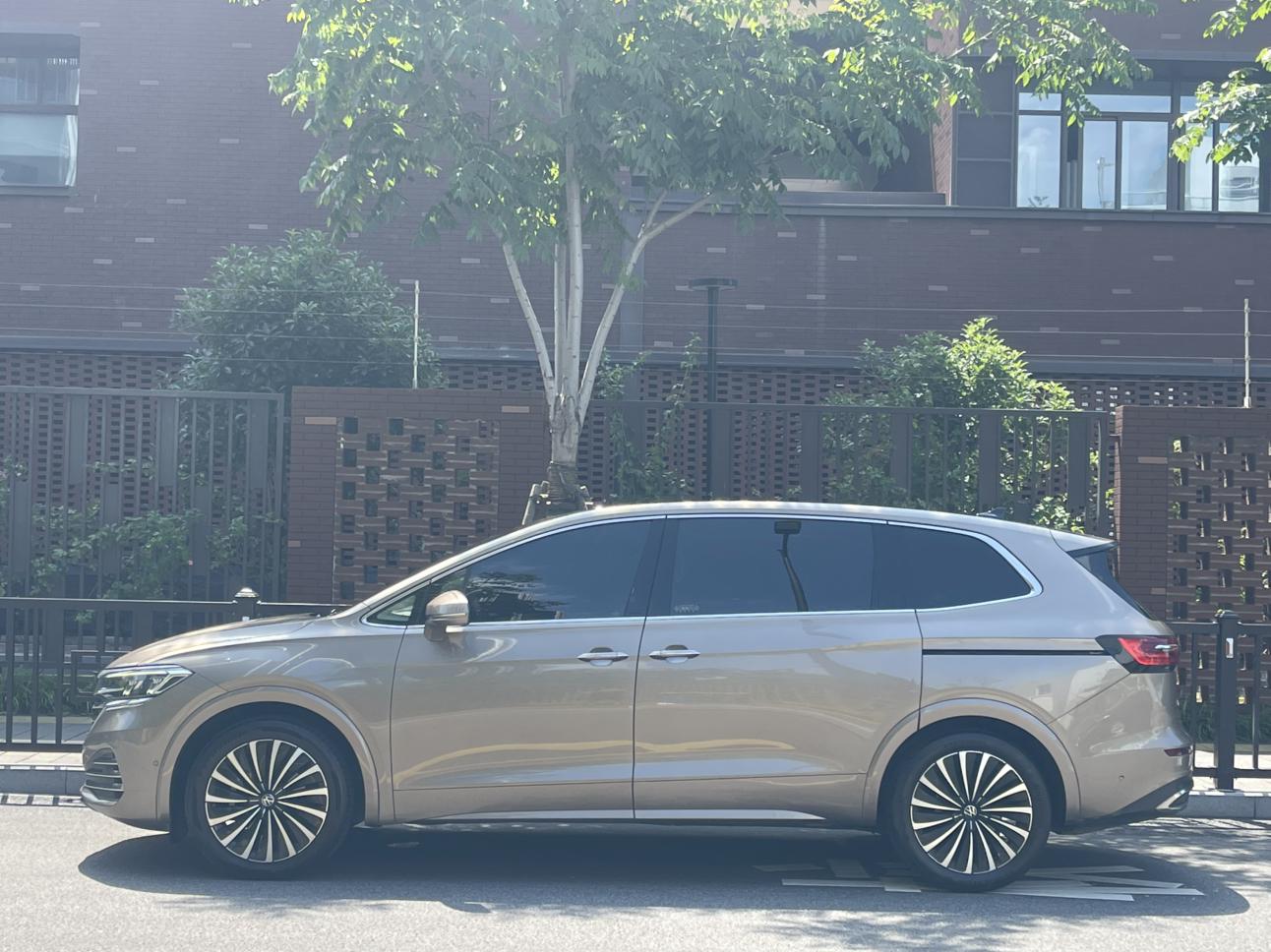 Volkswagen Viloran 2022 thumb 2