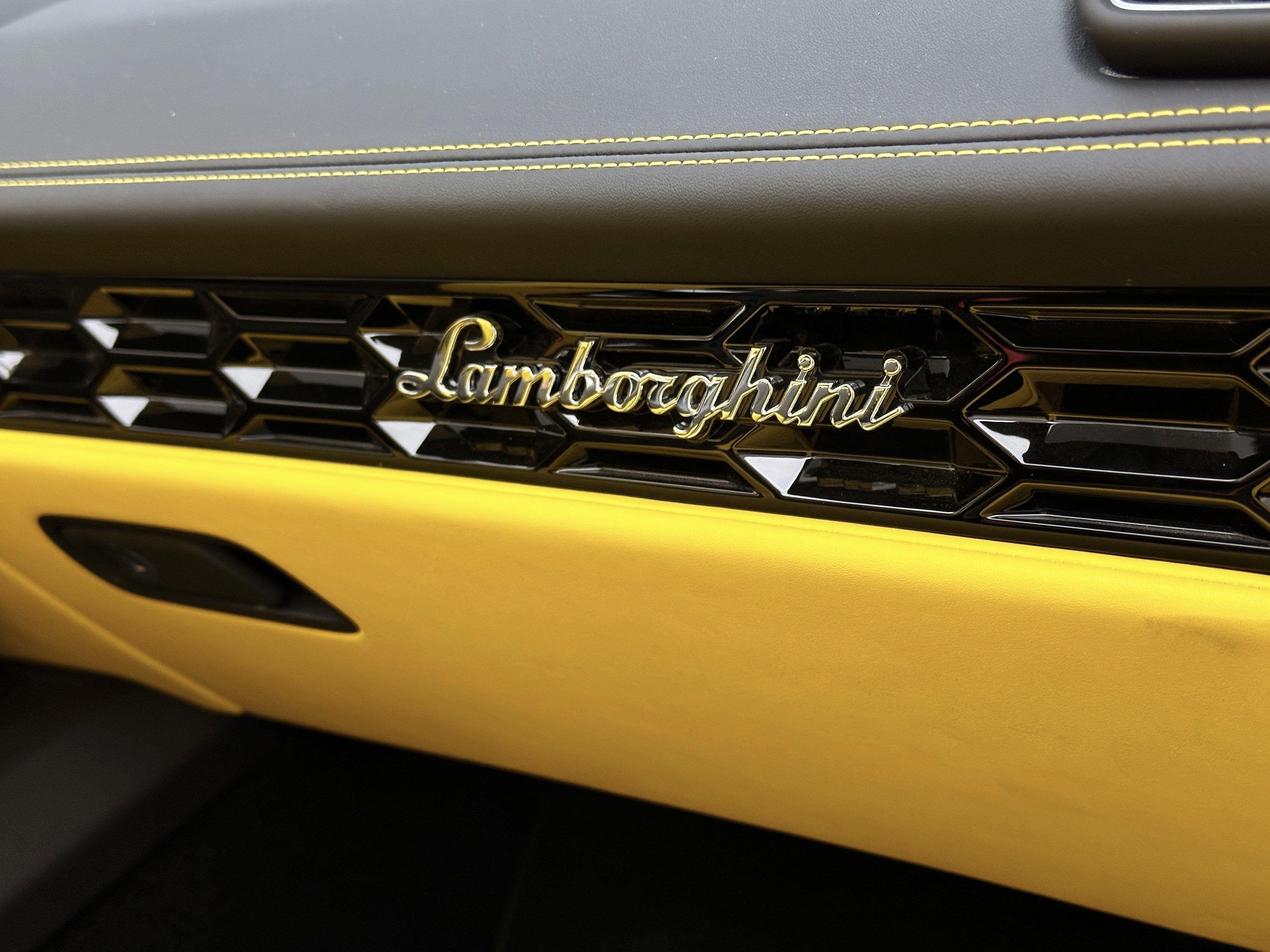 Lamborghini Huracán 2020 thumb 11