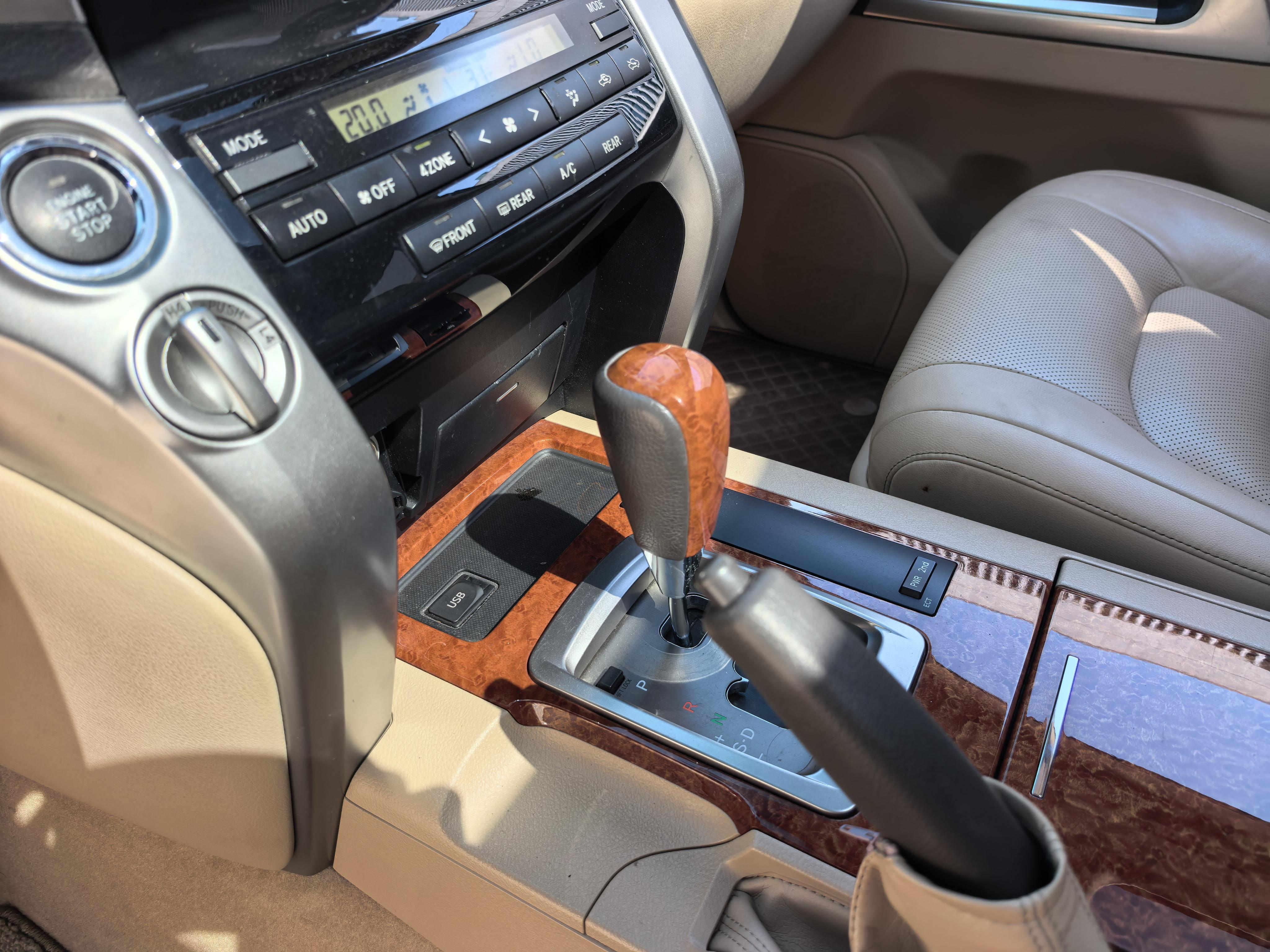 Toyota Lan De Ku Lu Ze 2012 thumb 10