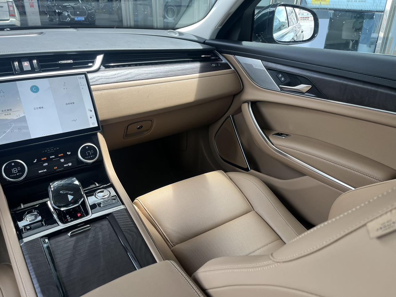 Jaguar XFL 2025 thumb 5
