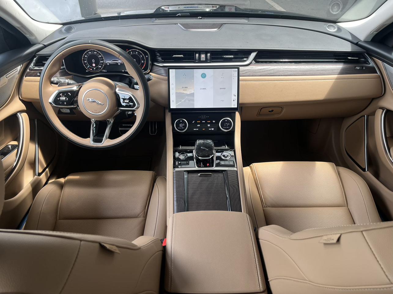 Jaguar XFL 2025 thumb 6
