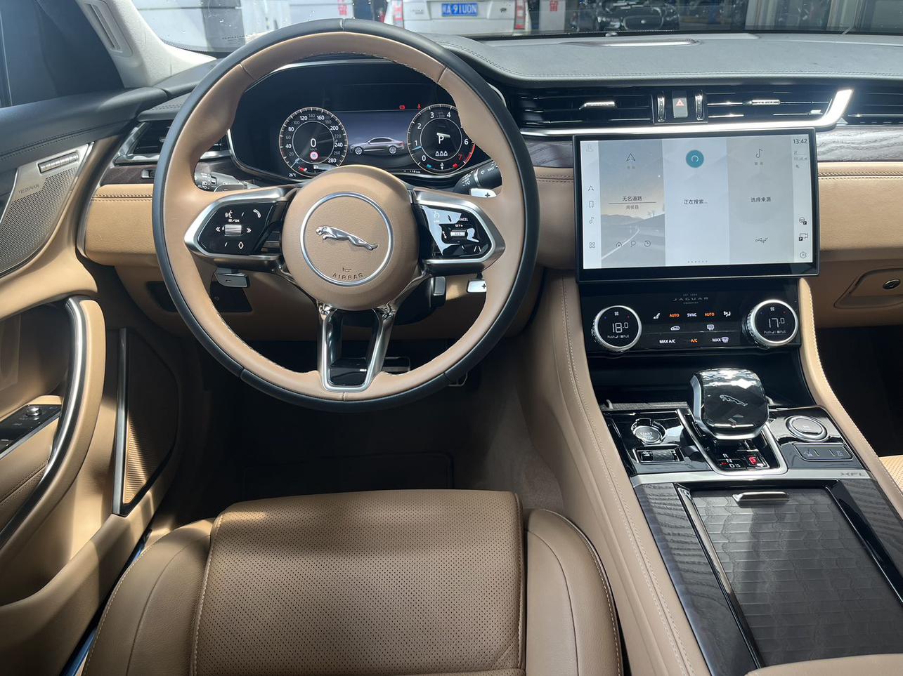 Jaguar XFL 2025 thumb 8