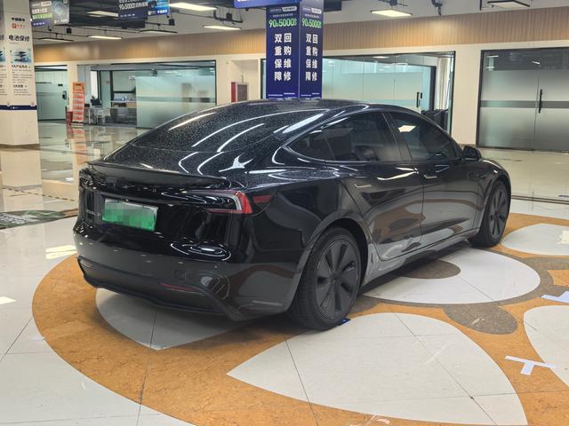 Tesla Model 3 2023 thumb 2