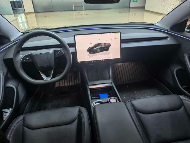 Tesla Model 3 2023 thumb 5