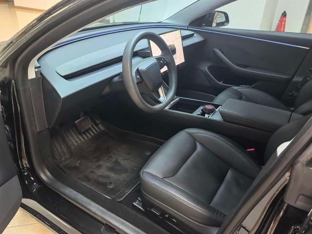 Tesla Model 3 2023 thumb 6