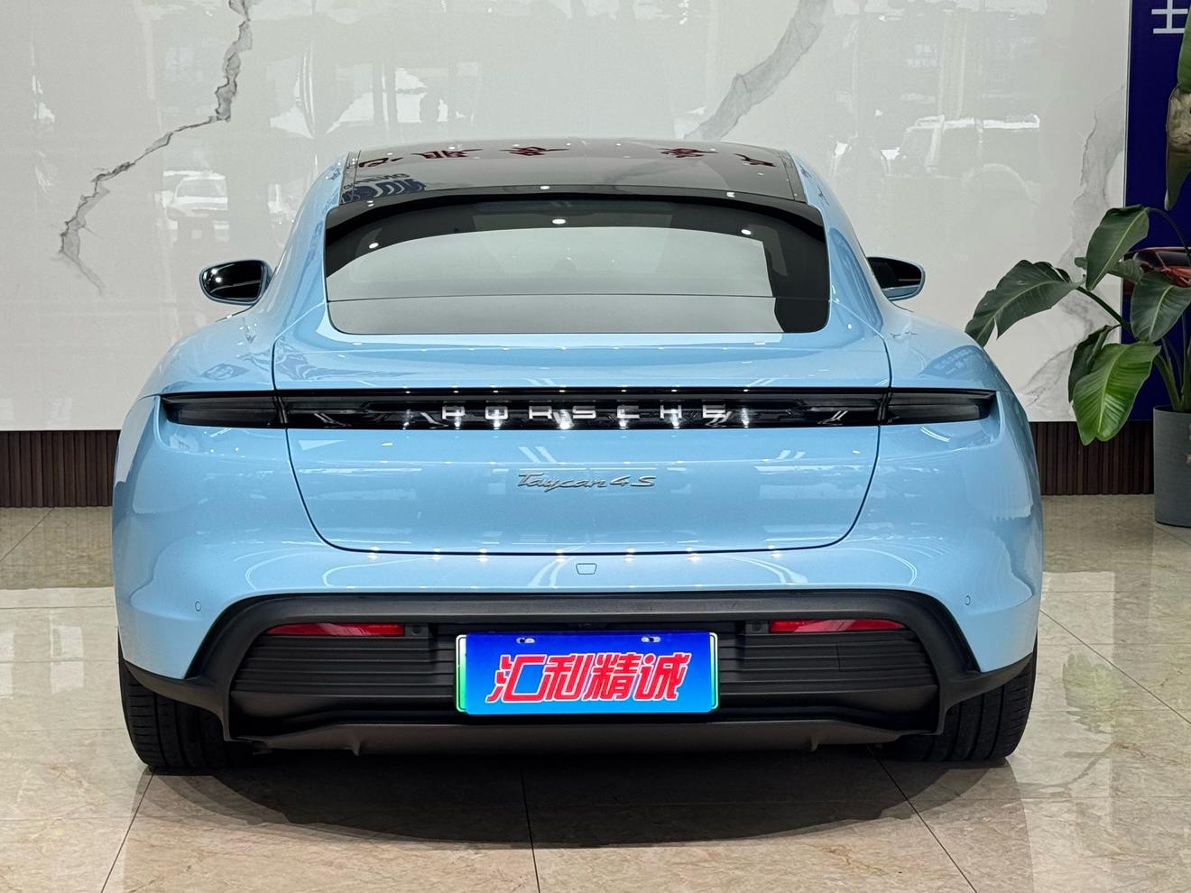 Porsche Taycan 2019 thumb 3