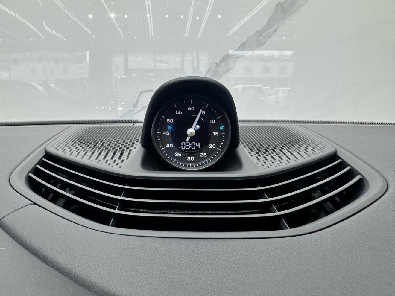 Porsche Taycan 2019 thumb 5