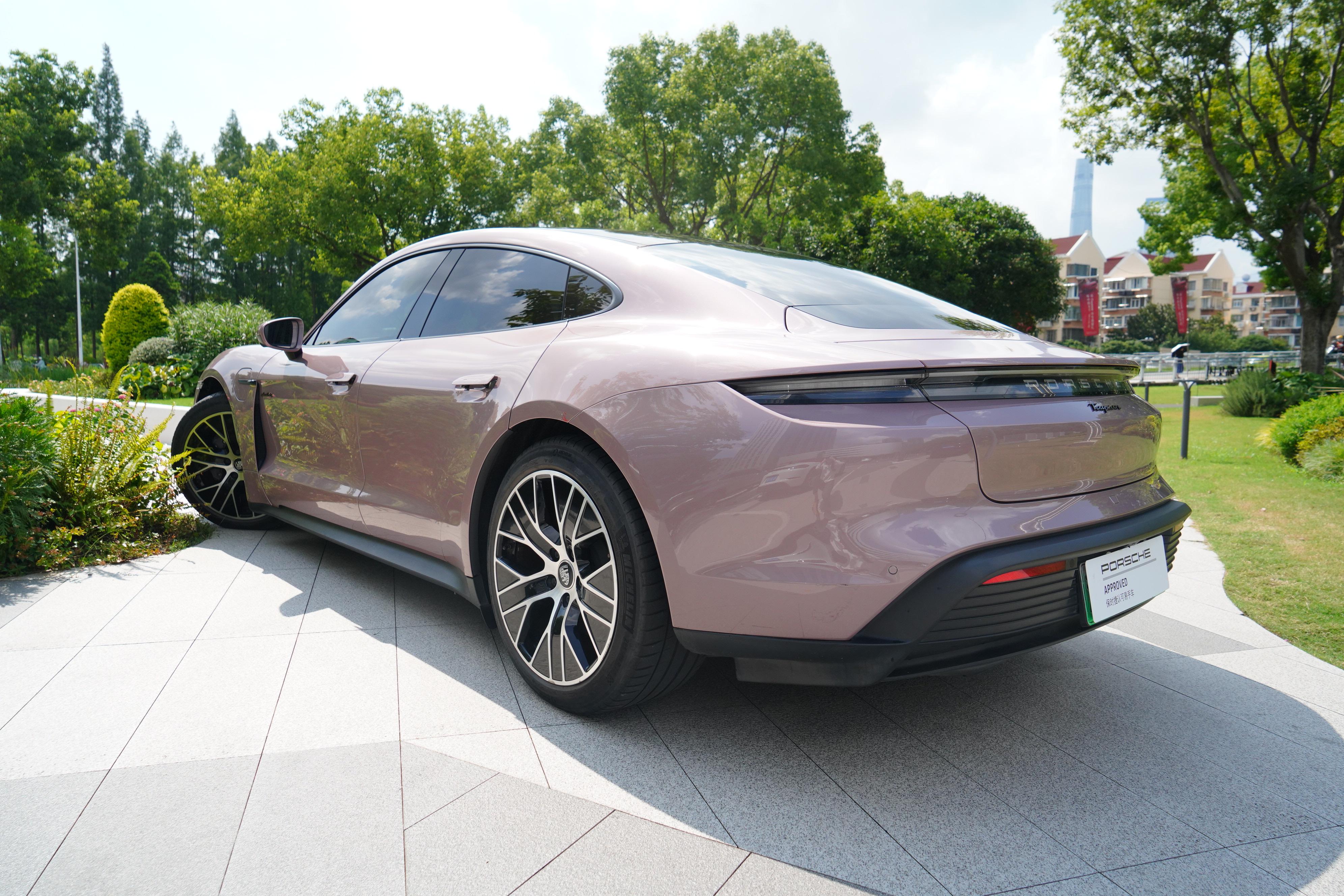 Porsche Taycan 2020 thumb 2
