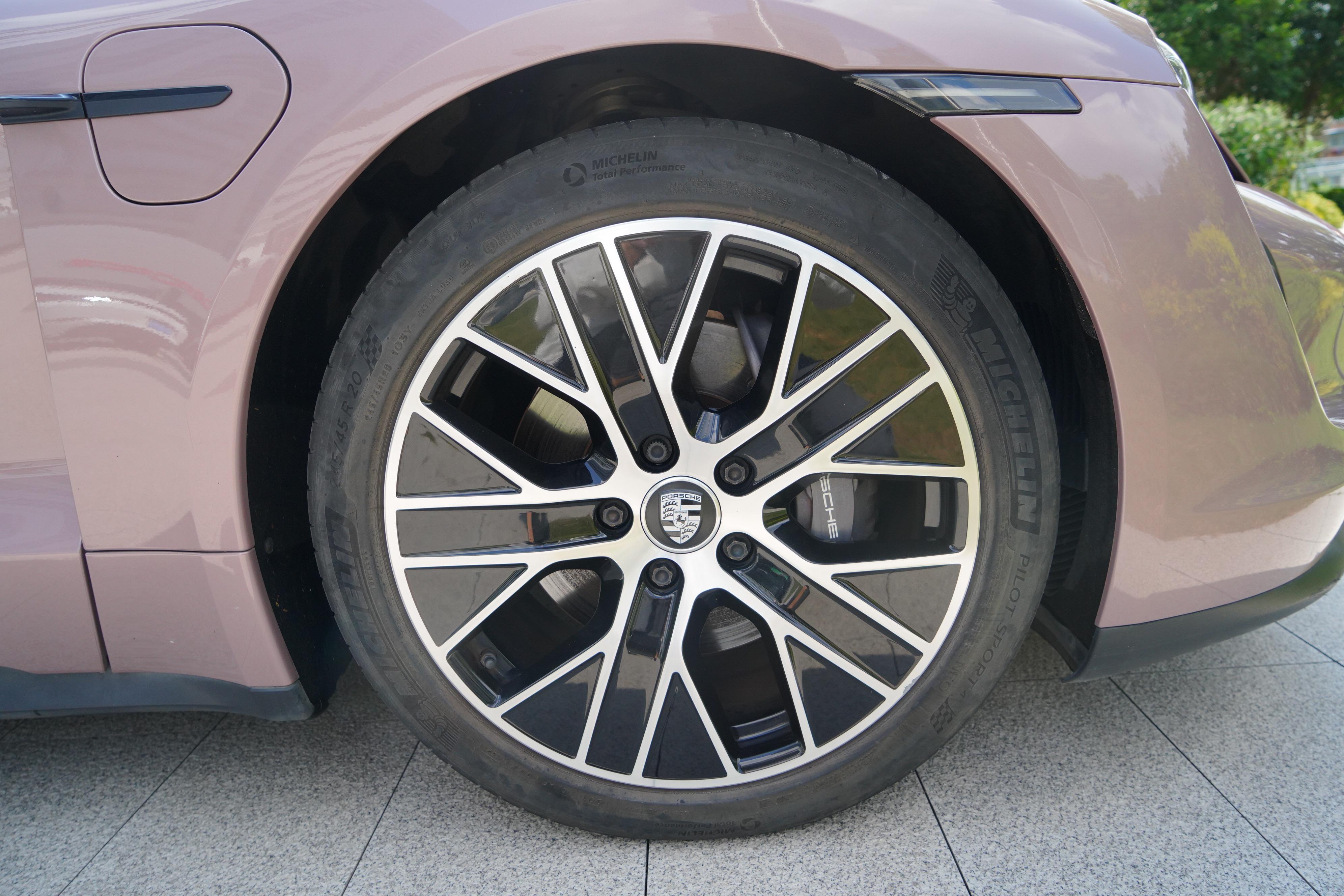 Porsche Taycan 2020 thumb 7