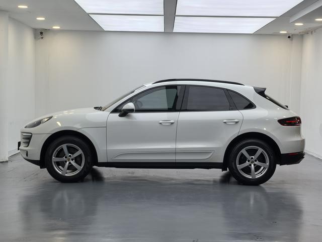 Porsche Macan 2016 thumb 2