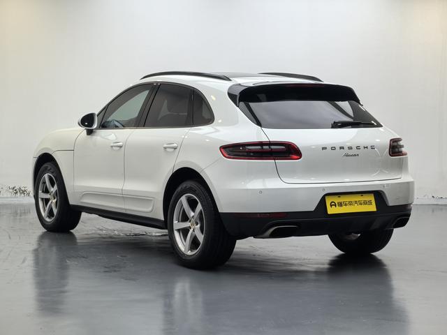 Porsche Macan 2016 thumb 3
