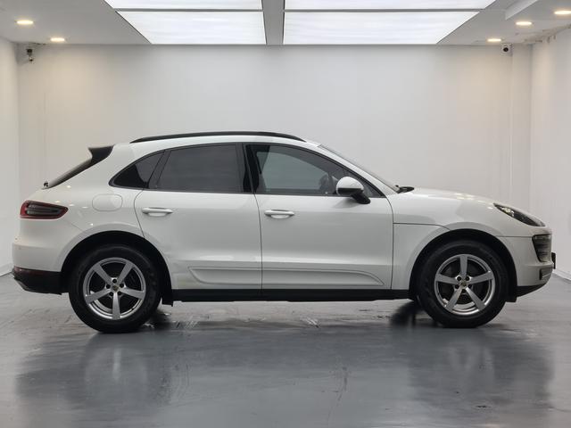 Porsche Macan 2016 thumb 6