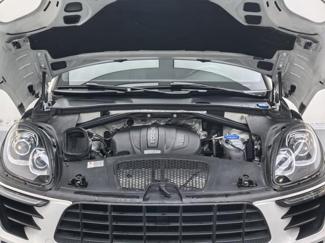 Porsche Macan 2016 thumb 8