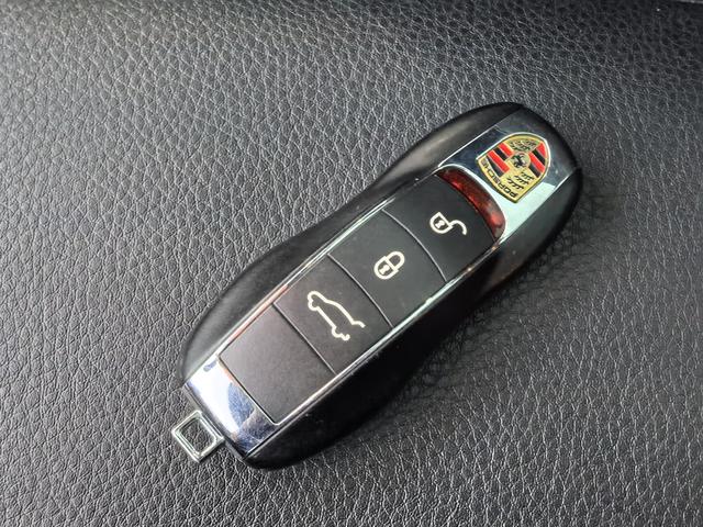 Porsche Macan 2016 thumb 9
