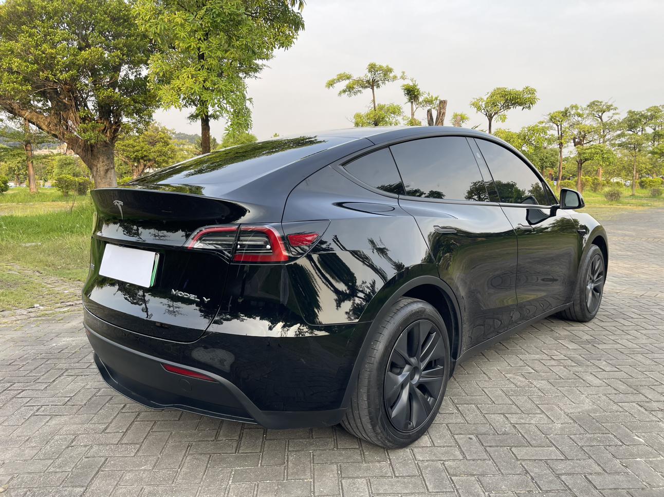 Tesla Model Y 2024 thumb 4