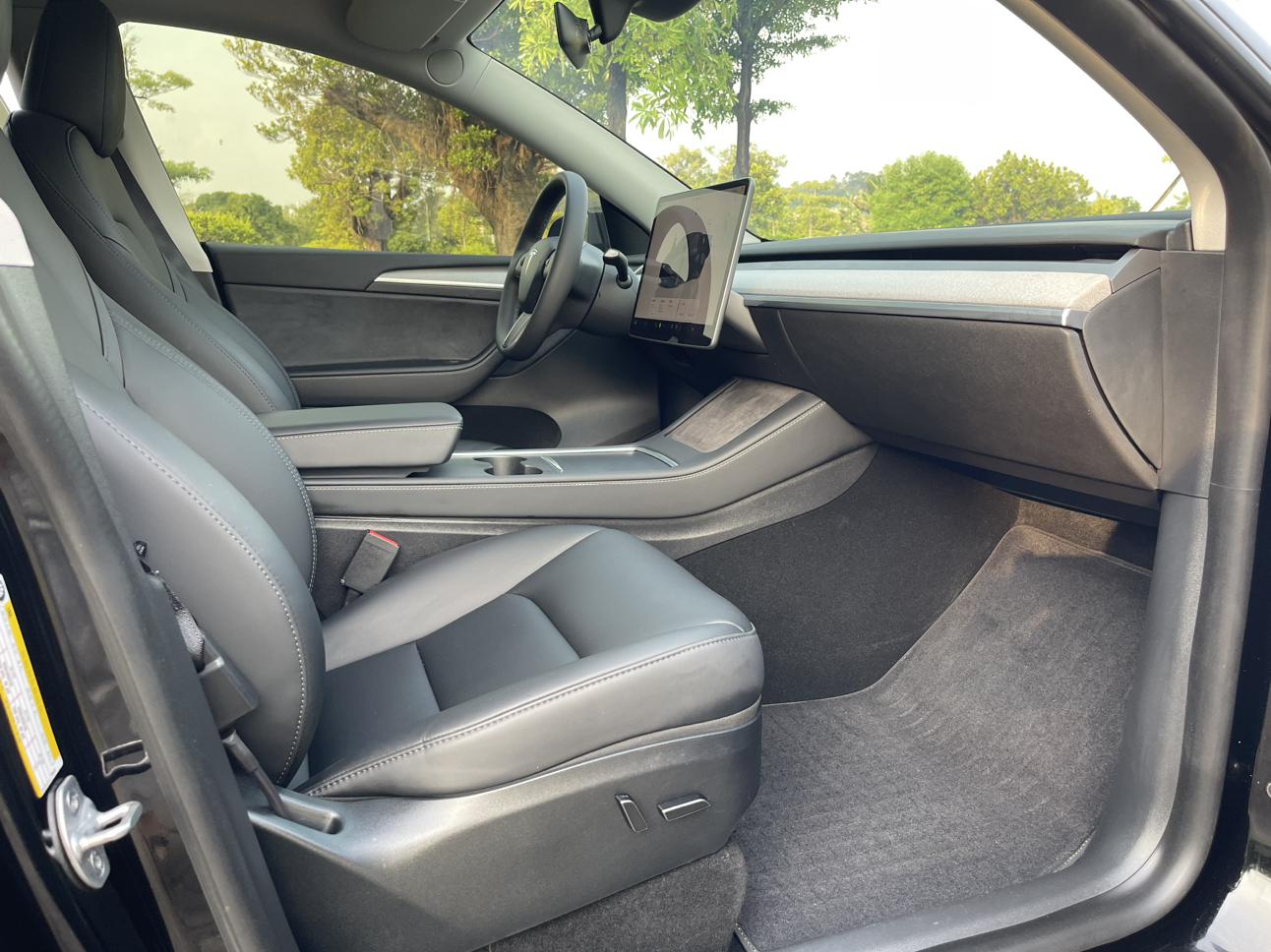 Tesla Model Y 2024 thumb 5