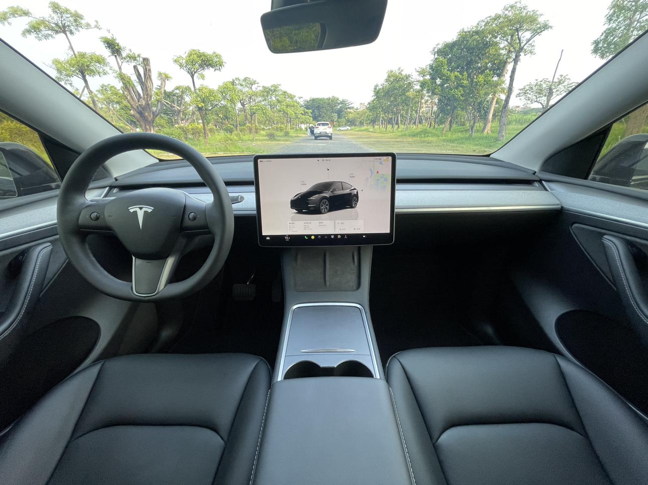 Tesla Model Y 2024 thumb 6