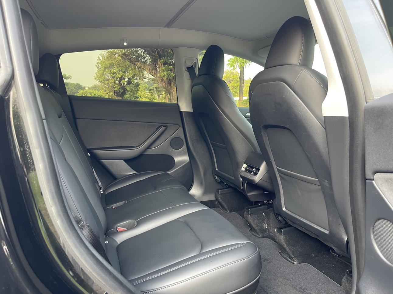 Tesla Model Y 2024 thumb 9