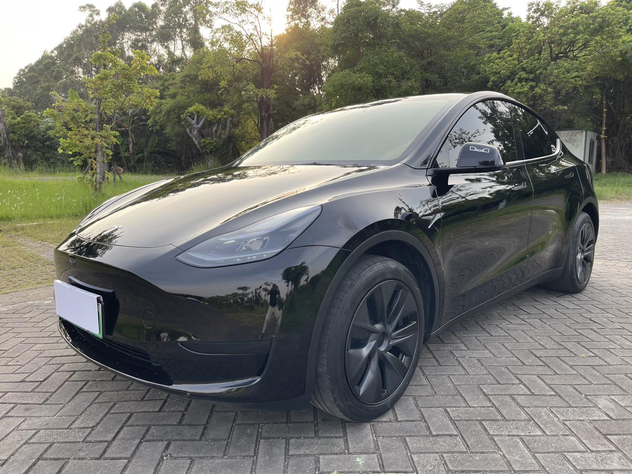 Tesla Model Y 2024 thumb 10