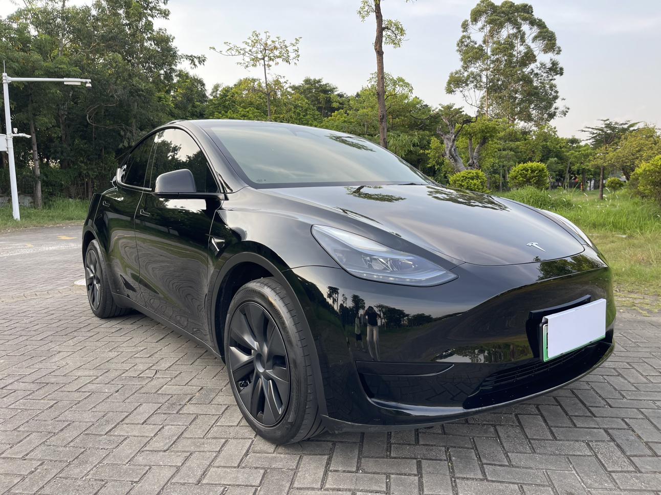 Tesla Model Y 2024 thumb 12