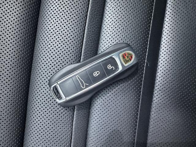 Porsche Panamera 2017 thumb 9