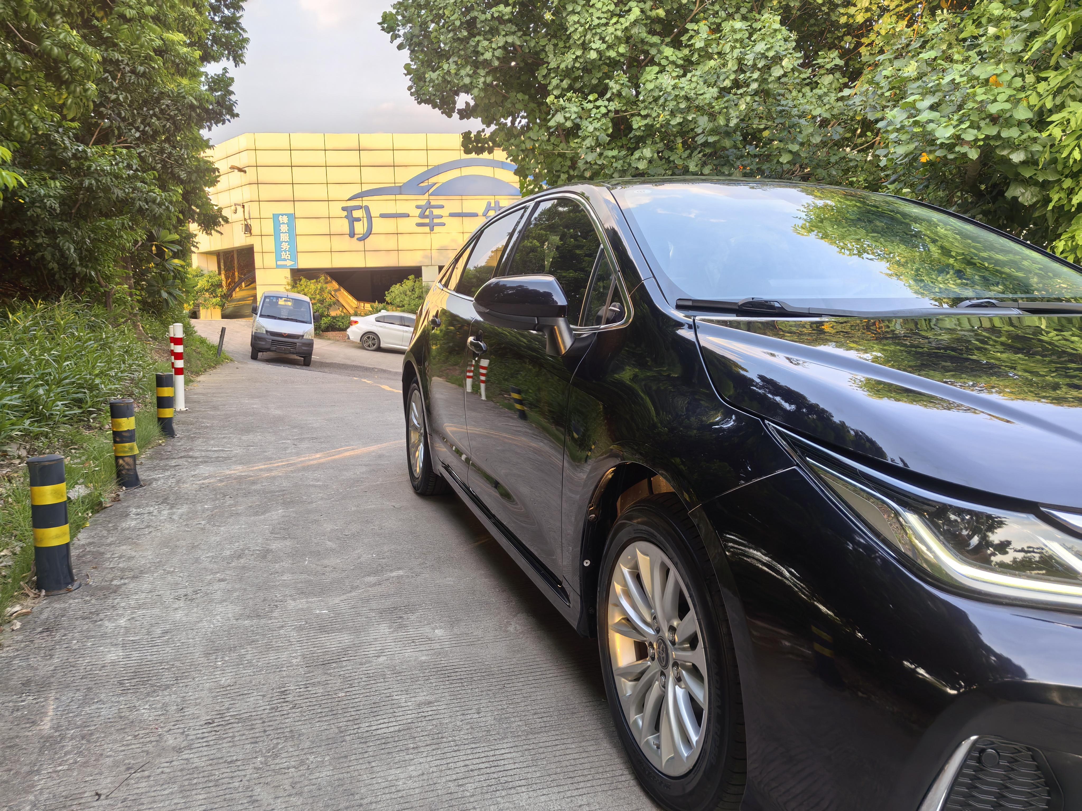 Toyota Crown 2022 thumb 10