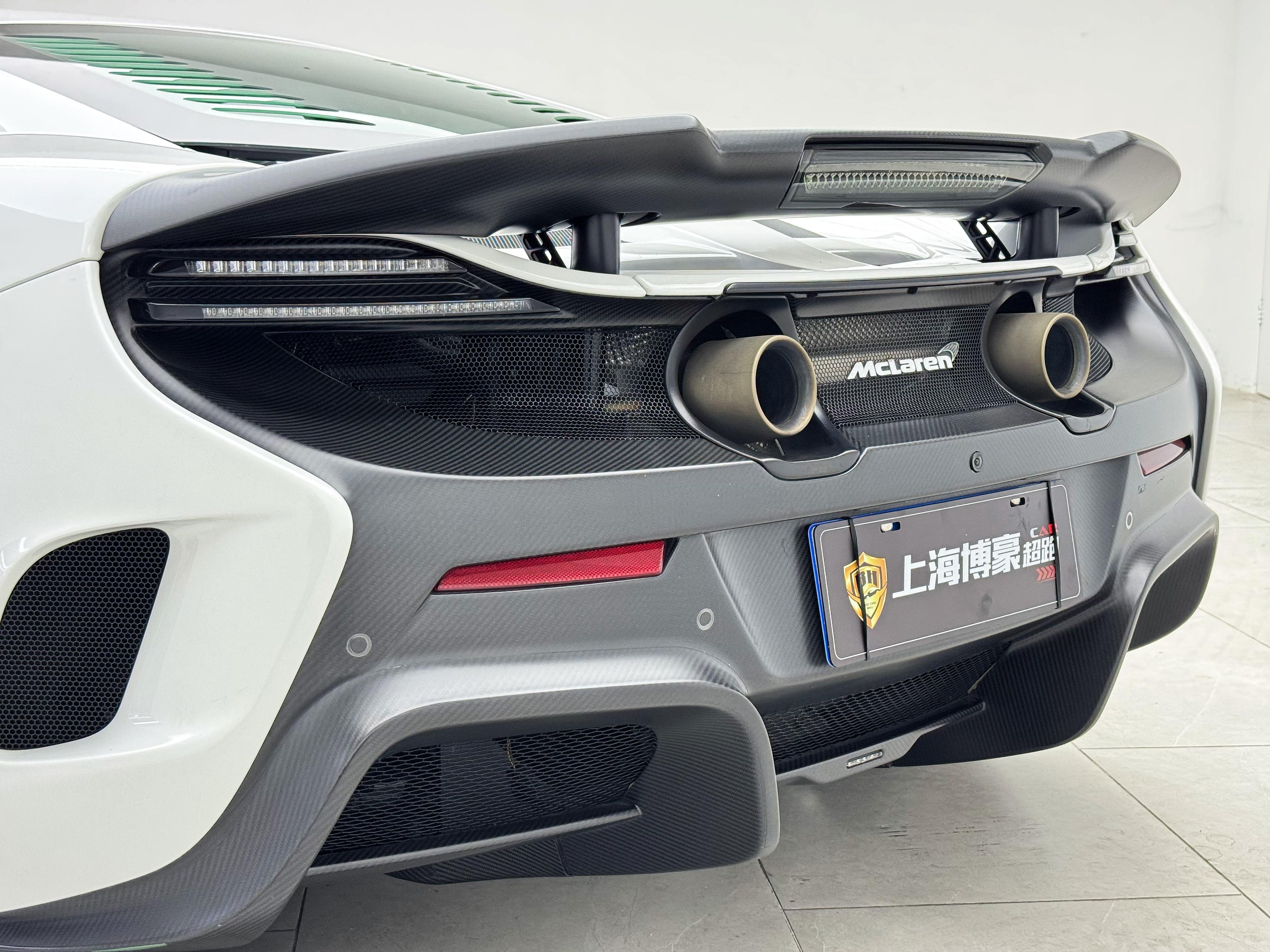 McLaren 675LT 2015 thumb 4