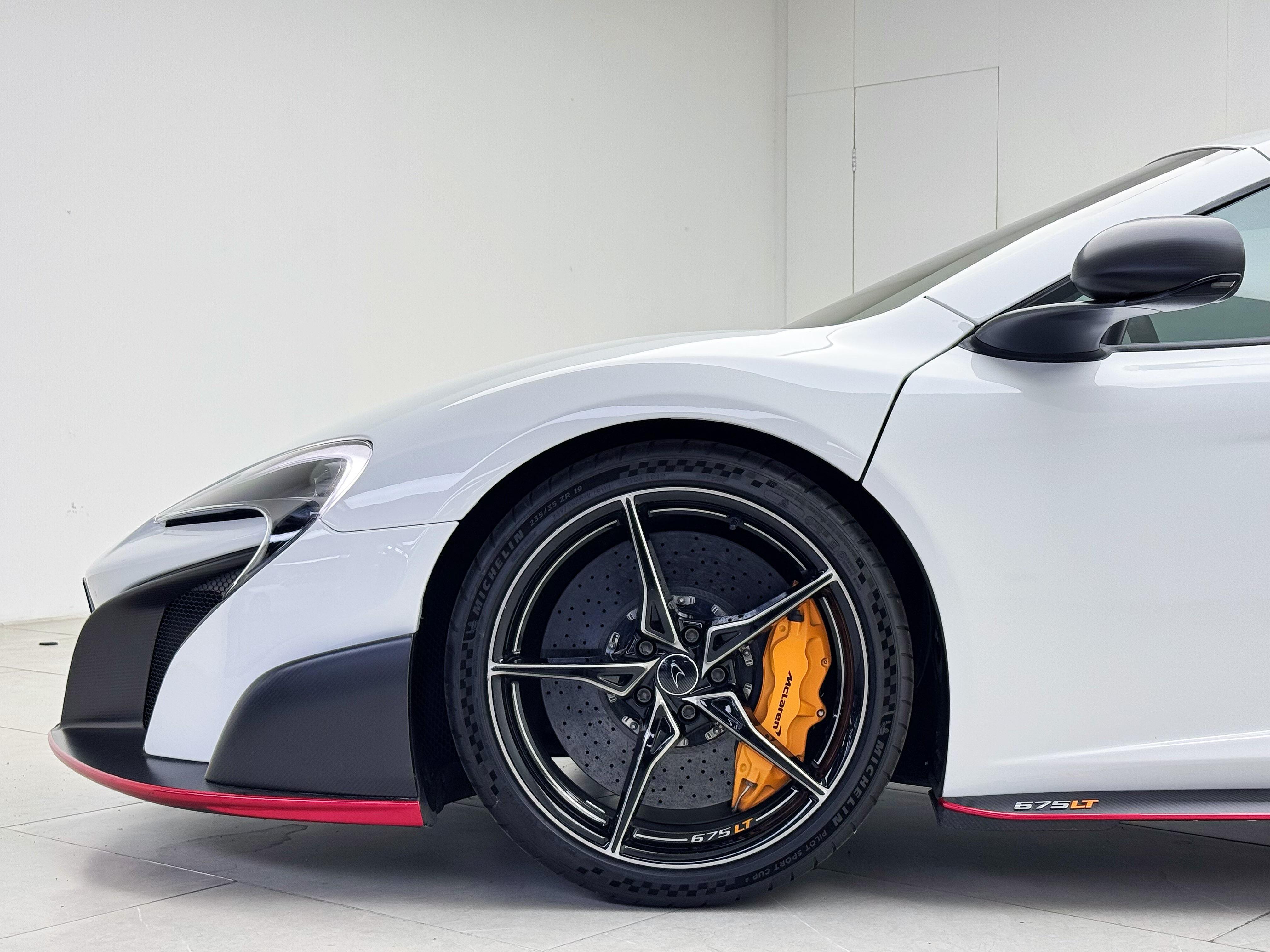 McLaren 675LT 2015 thumb 8