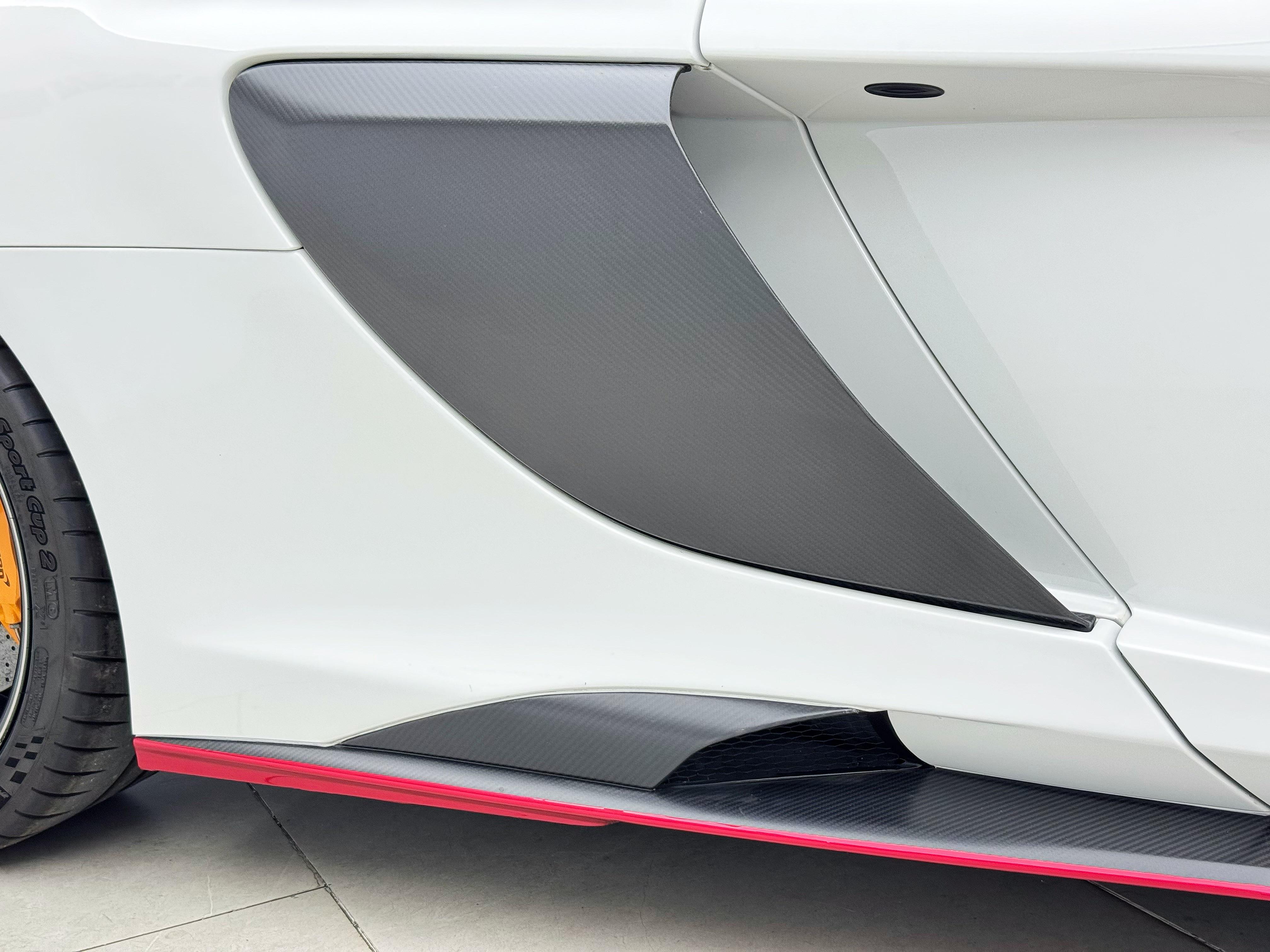 McLaren 675LT 2015 thumb 12