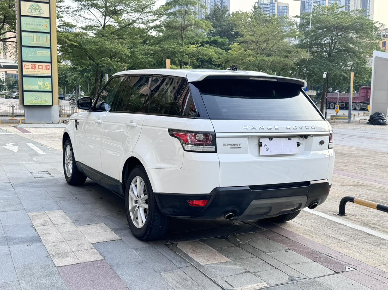 Land Rover Range Rover Sport 2018 thumb 3