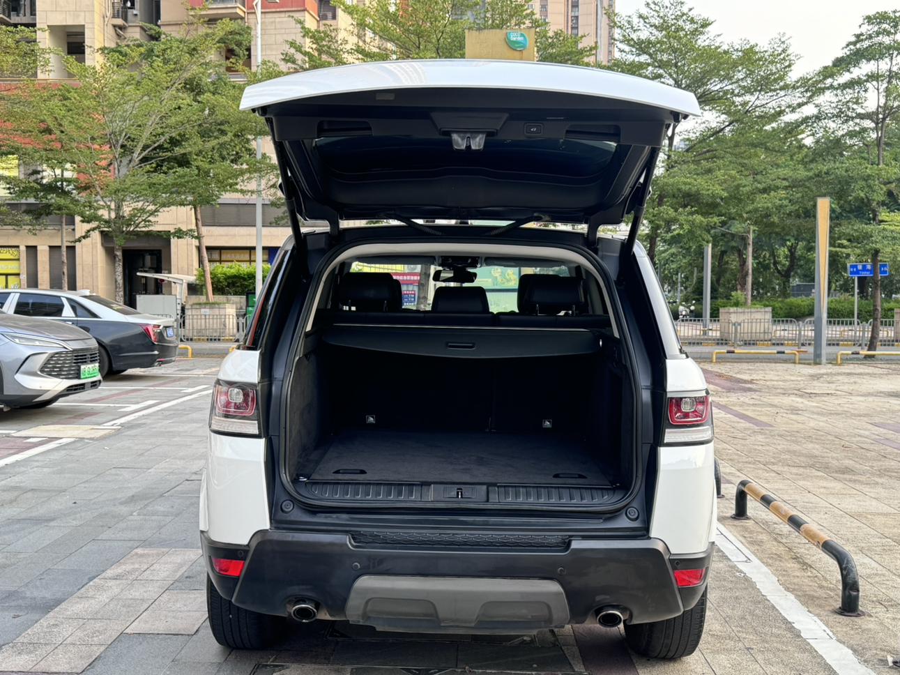 Land Rover Range Rover Sport 2018 thumb 11