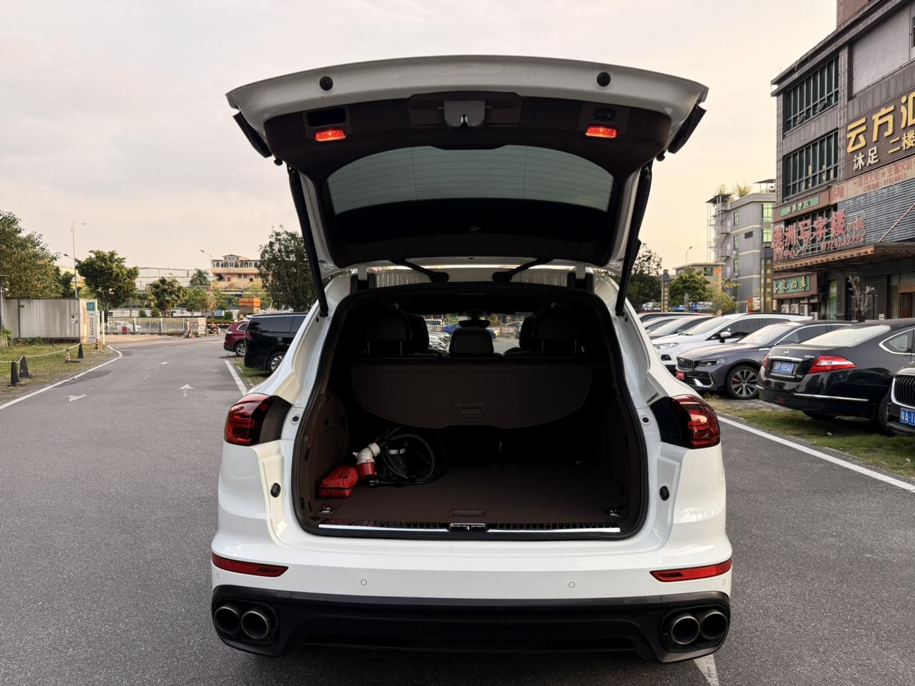 Porsche Cayenne 2015 thumb 9