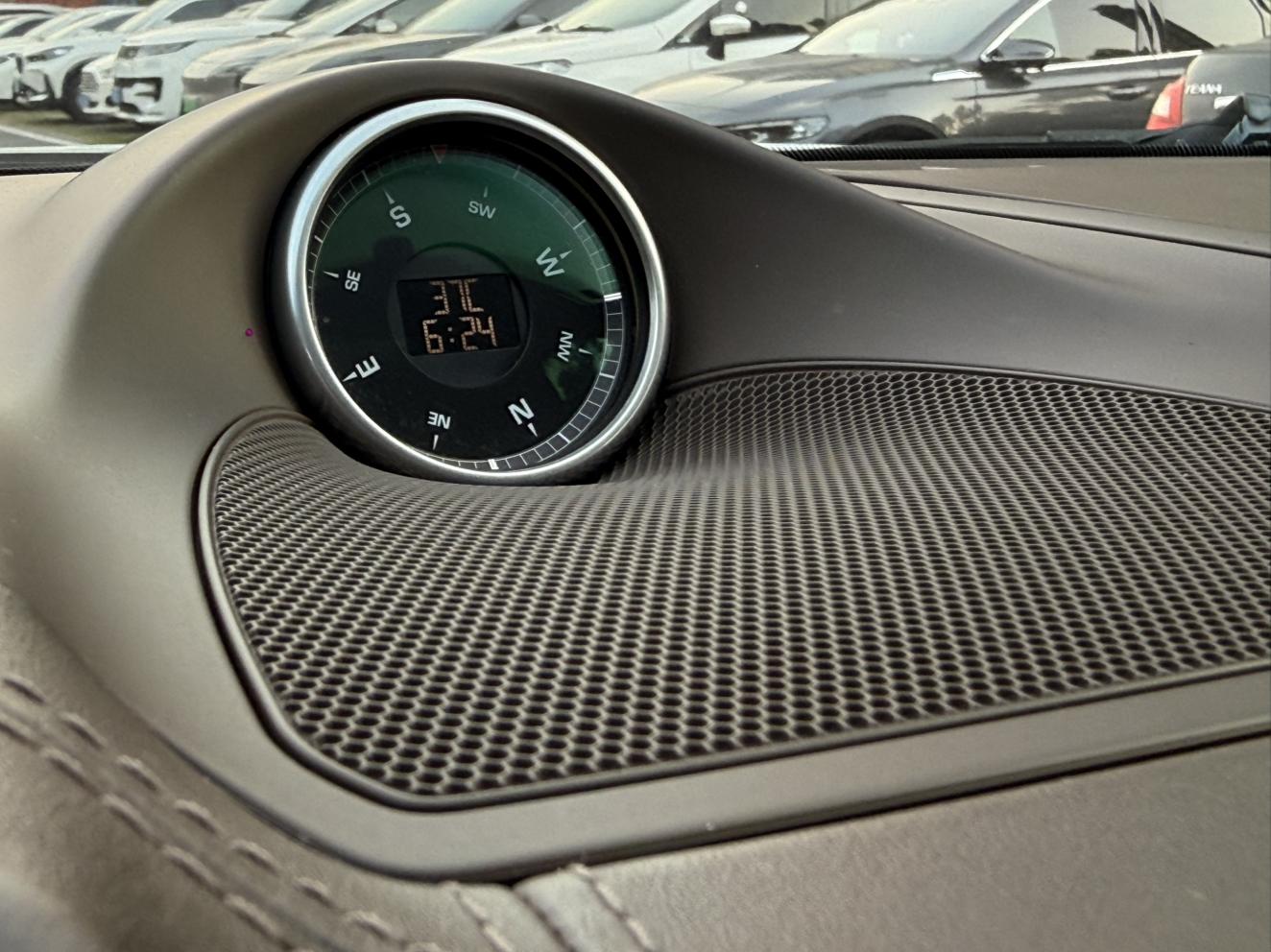 Porsche Cayenne 2015 thumb 10