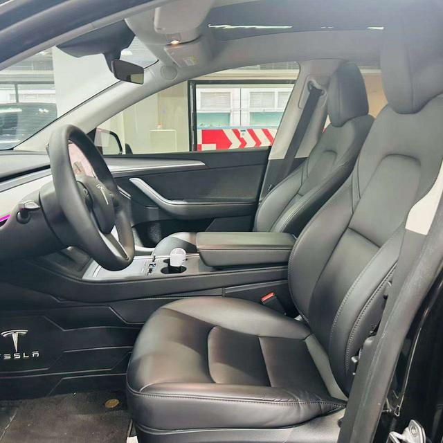 Tesla Model Y 2023 thumb 7