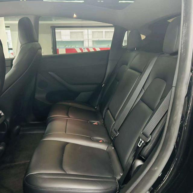 Tesla Model Y 2023 thumb 8