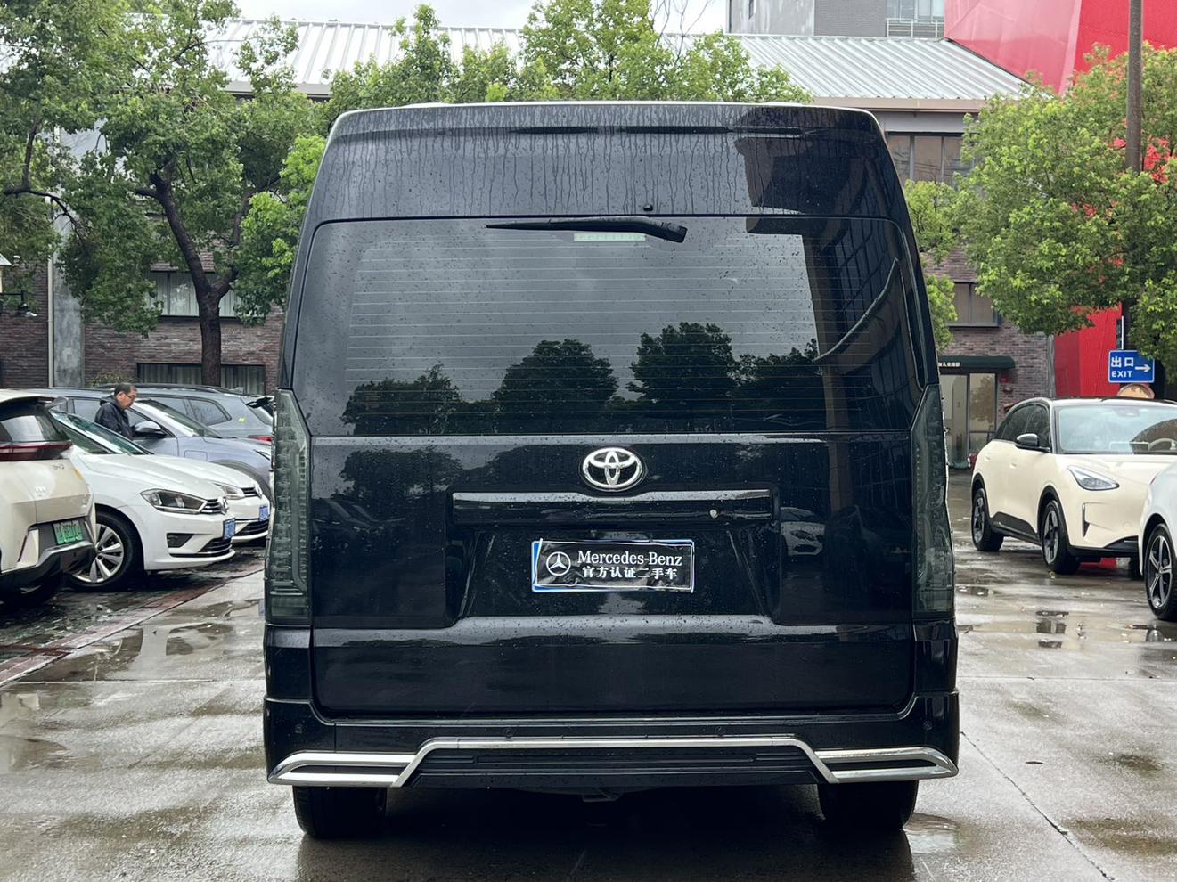 Toyota HiAce 2023 thumb 2
