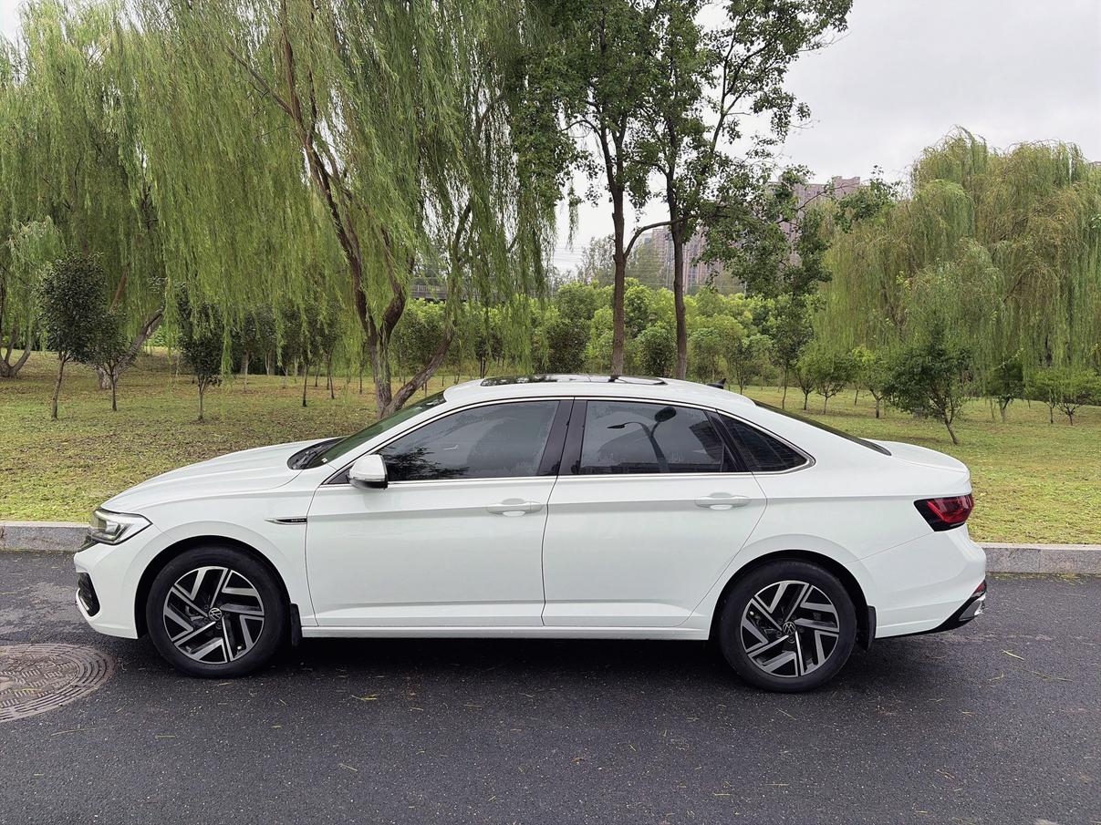 Volkswagen Sagitar 2023 thumb 2
