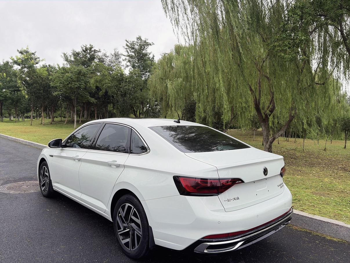 Volkswagen Sagitar 2023 thumb 3