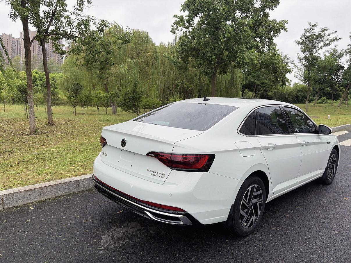 Volkswagen Sagitar 2023 thumb 5