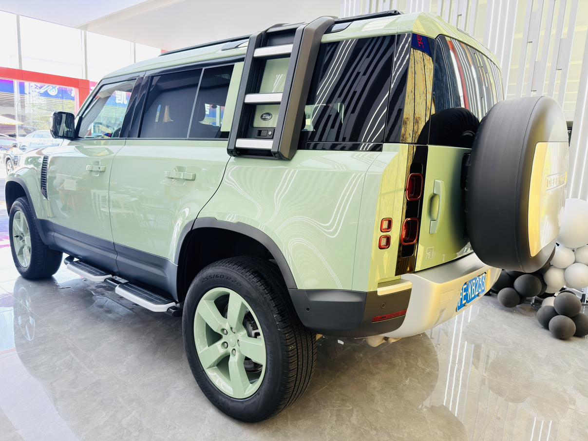 Land Rover Defender 2023 thumb 2