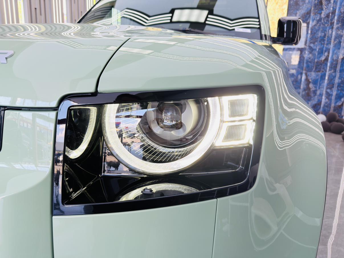 Land Rover Defender 2023 thumb 5