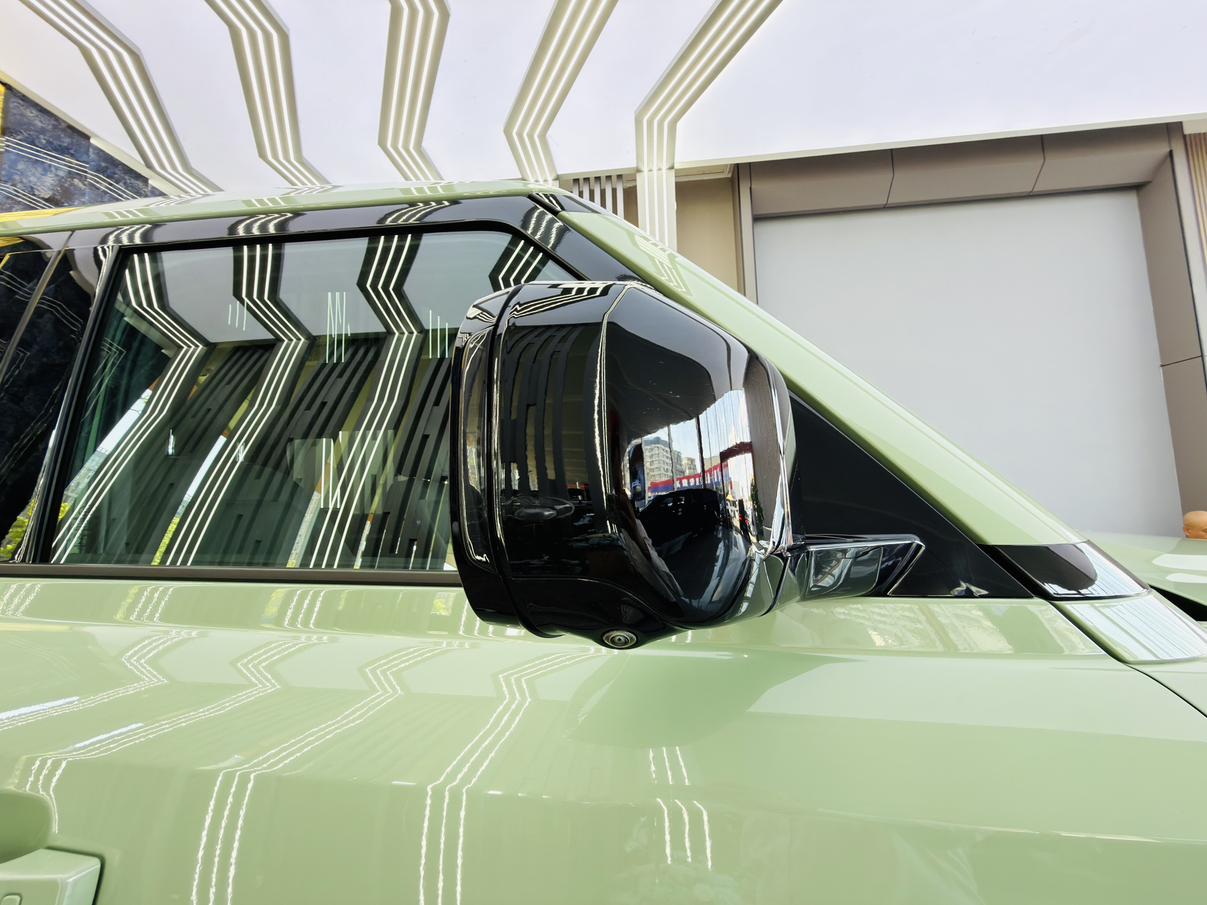 Land Rover Defender 2023 thumb 11