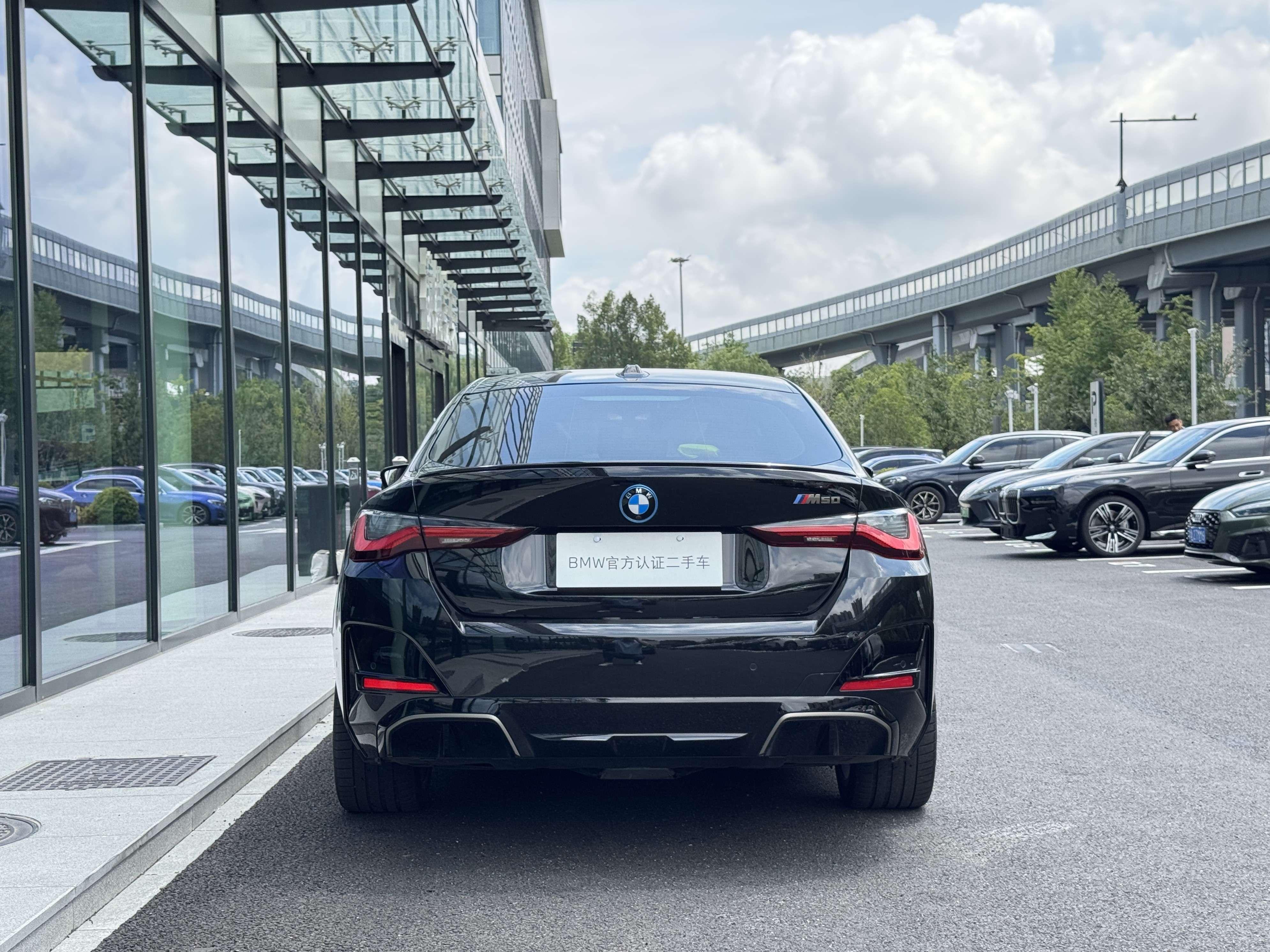 BMW i4 2022 thumb 2